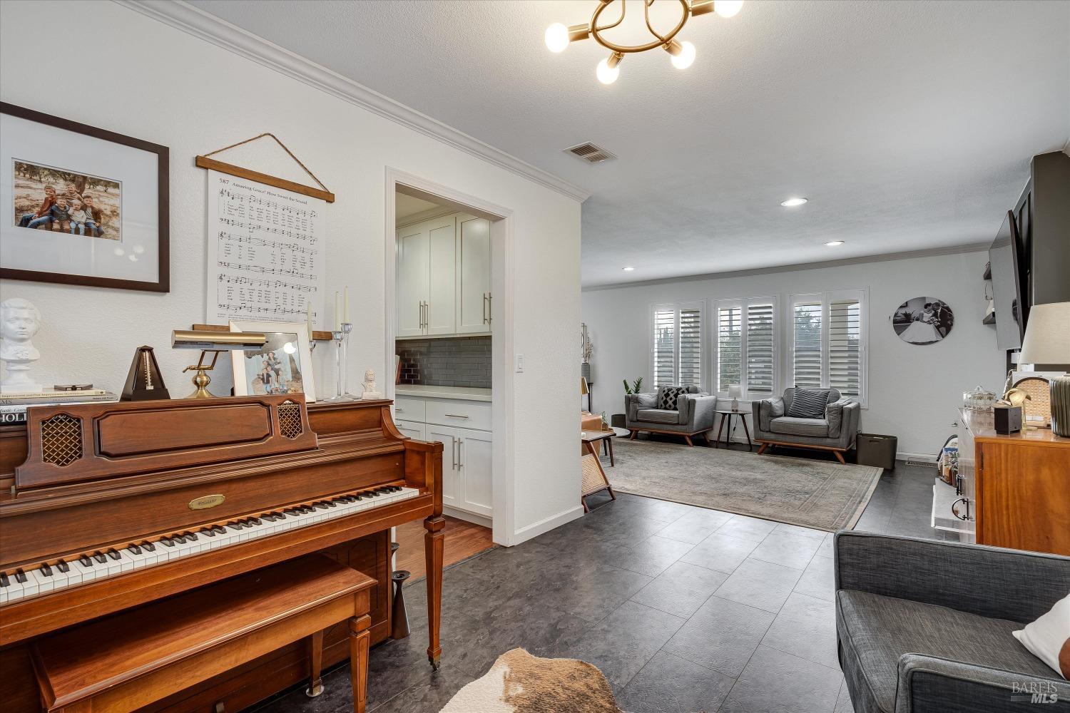 420 N Camino Alto Street