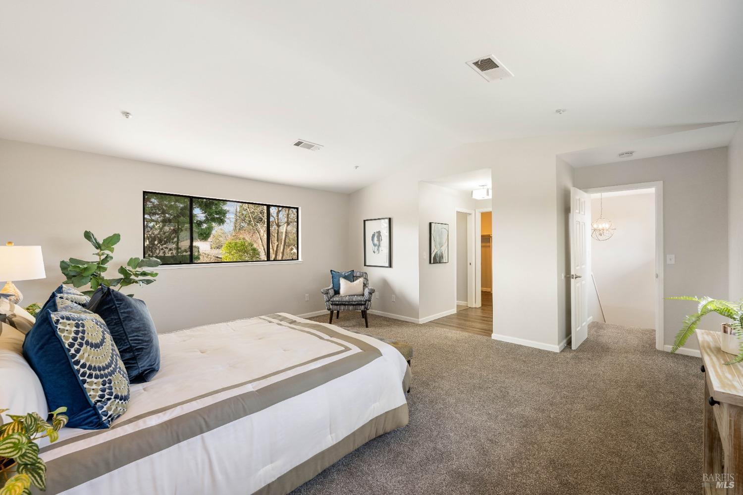 1638 San Vicente Avenue