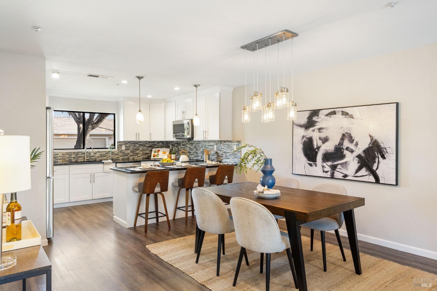 1638 San Vicente Avenue