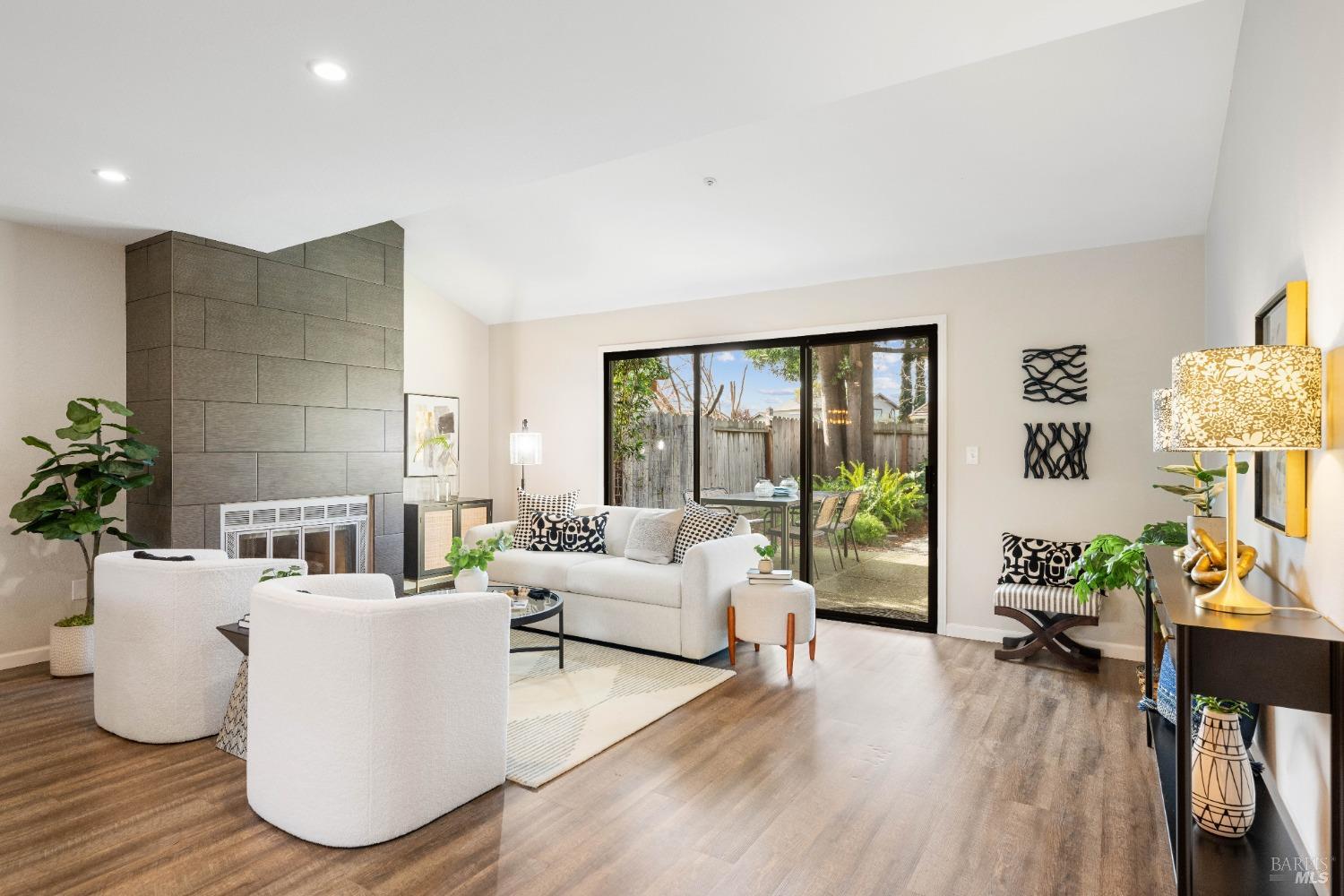 1638 San Vicente Avenue