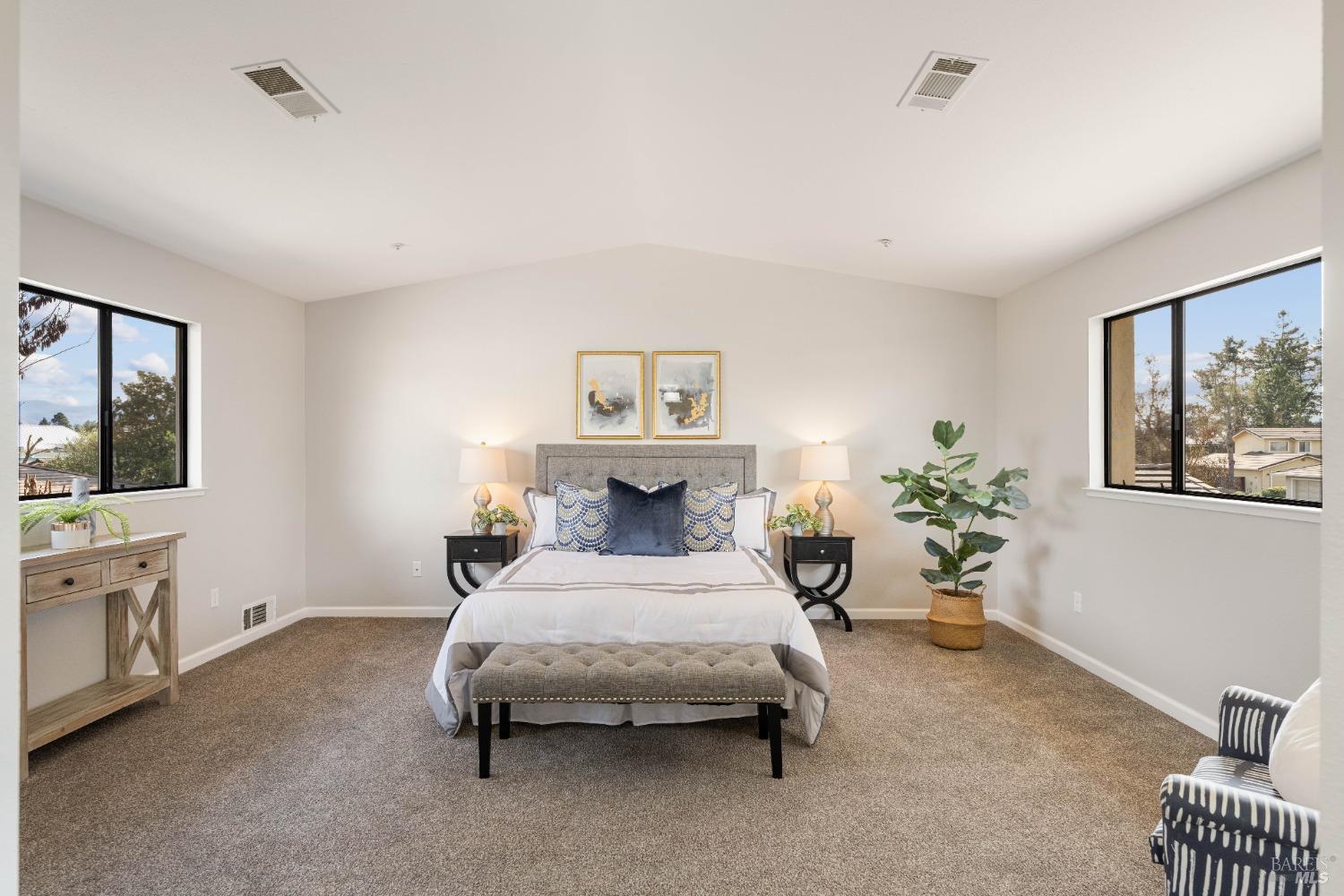 1638 San Vicente Avenue