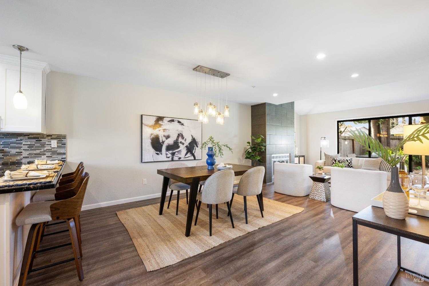 1638 San Vicente Avenue