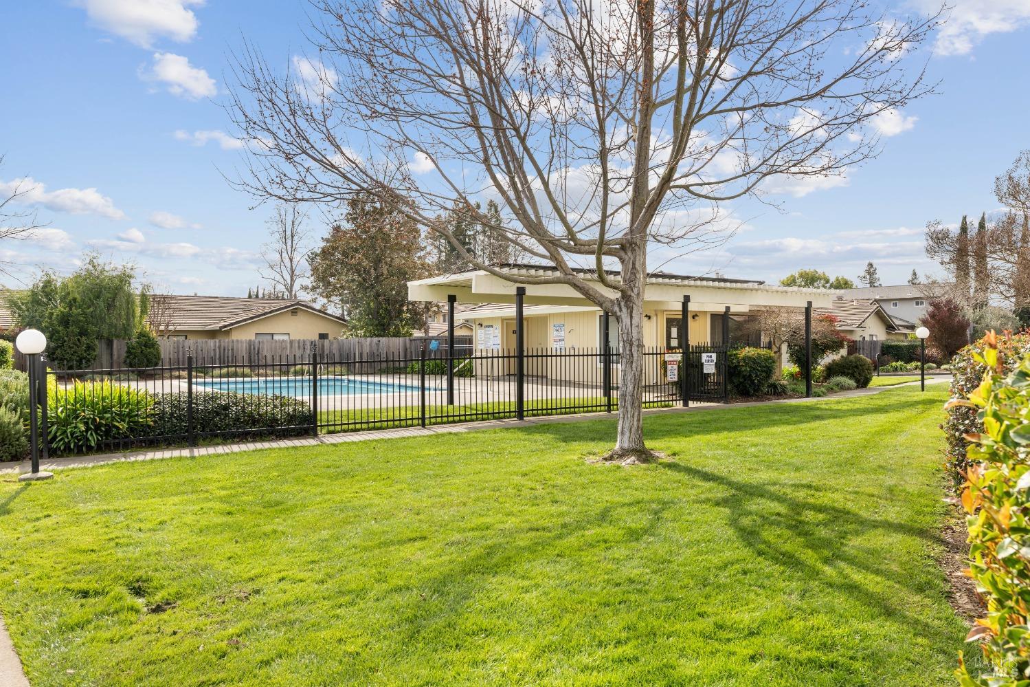 1638 San Vicente Avenue