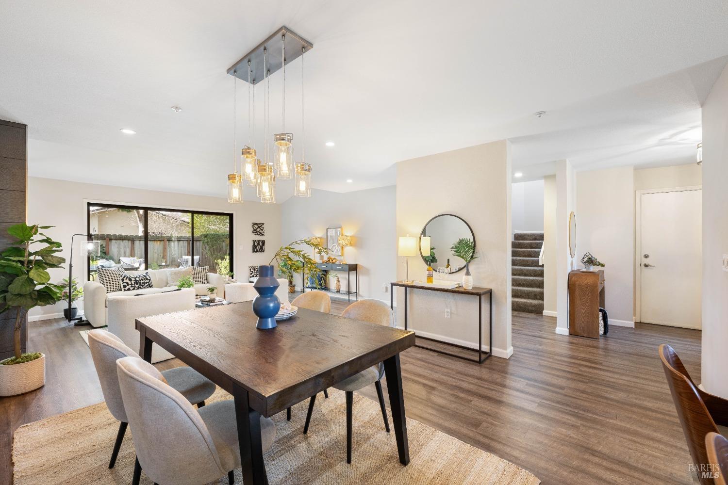 1638 San Vicente Avenue