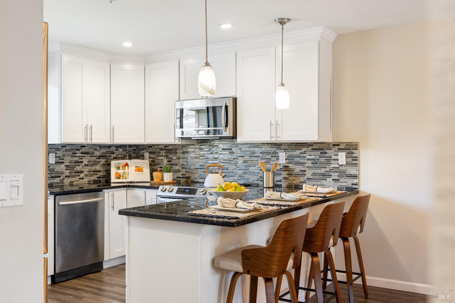 1638 San Vicente Avenue