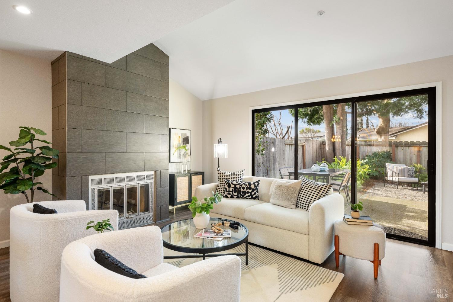 1638 San Vicente Avenue