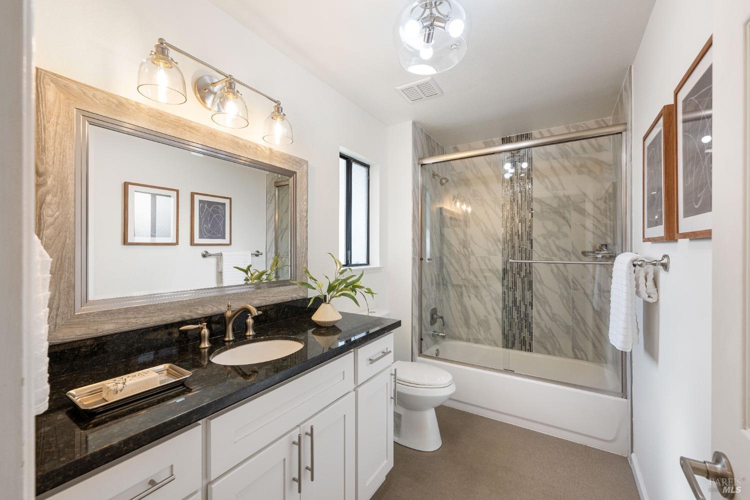 1638 San Vicente Avenue