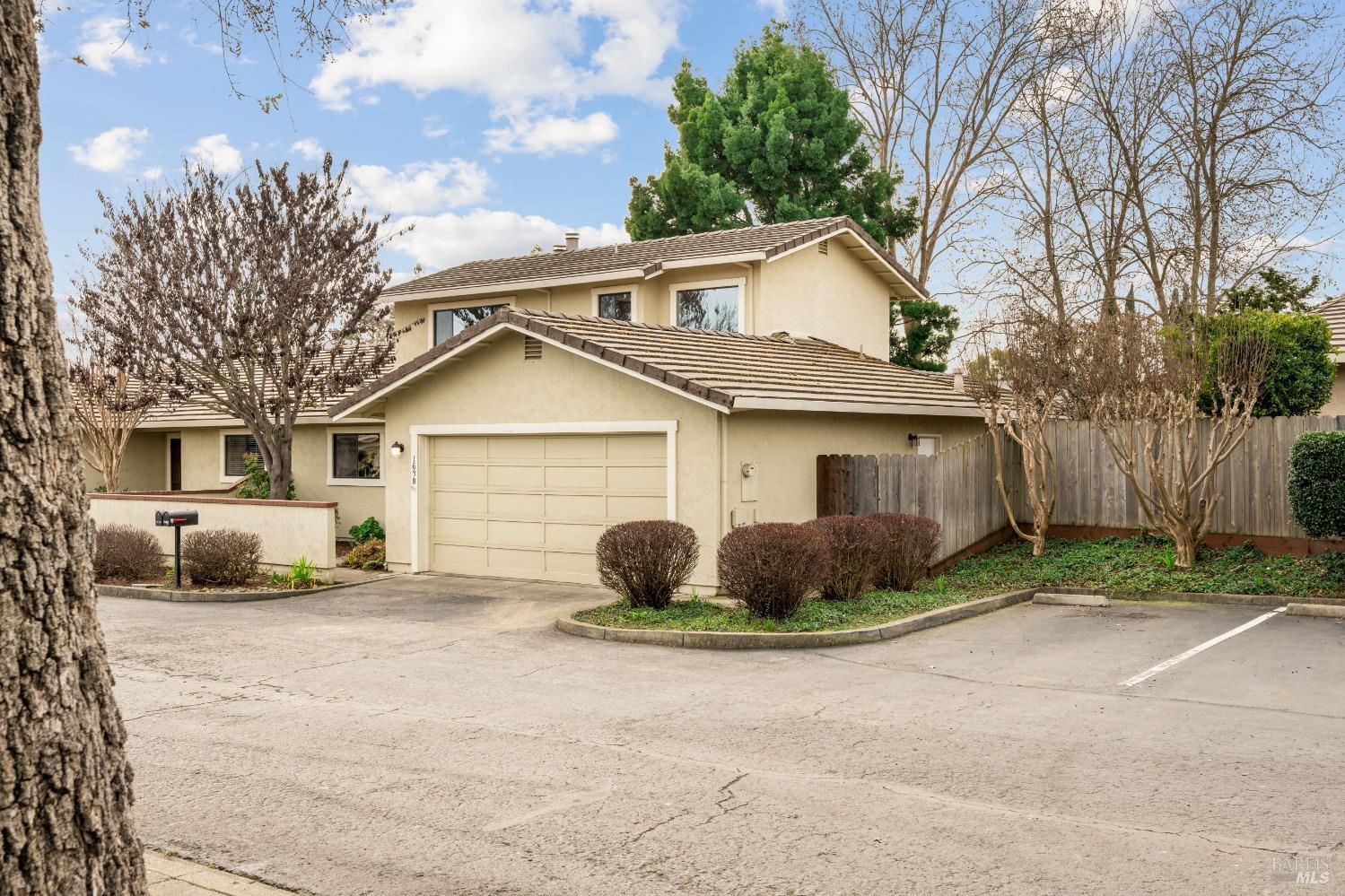 1638 San Vicente Avenue