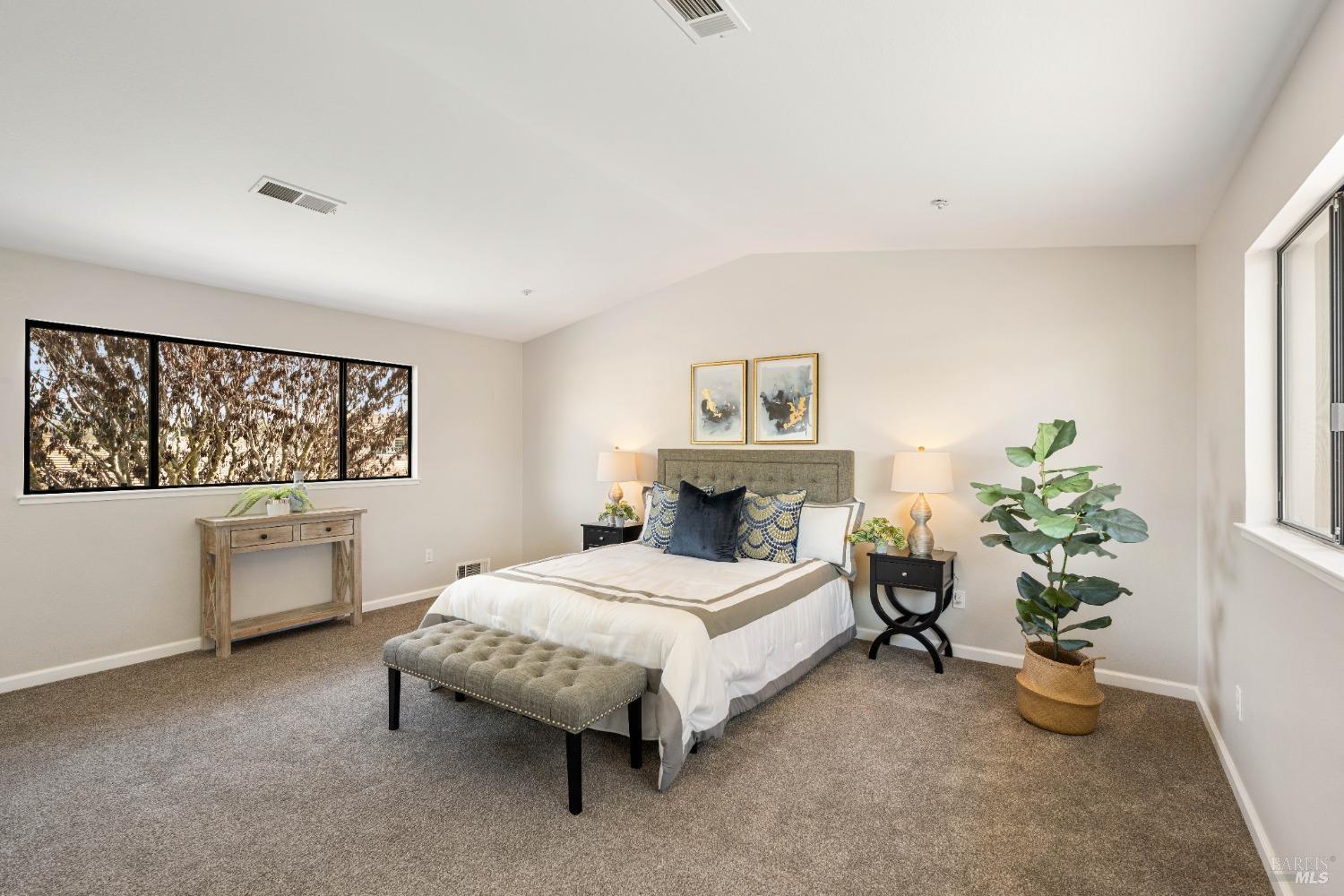 1638 San Vicente Avenue