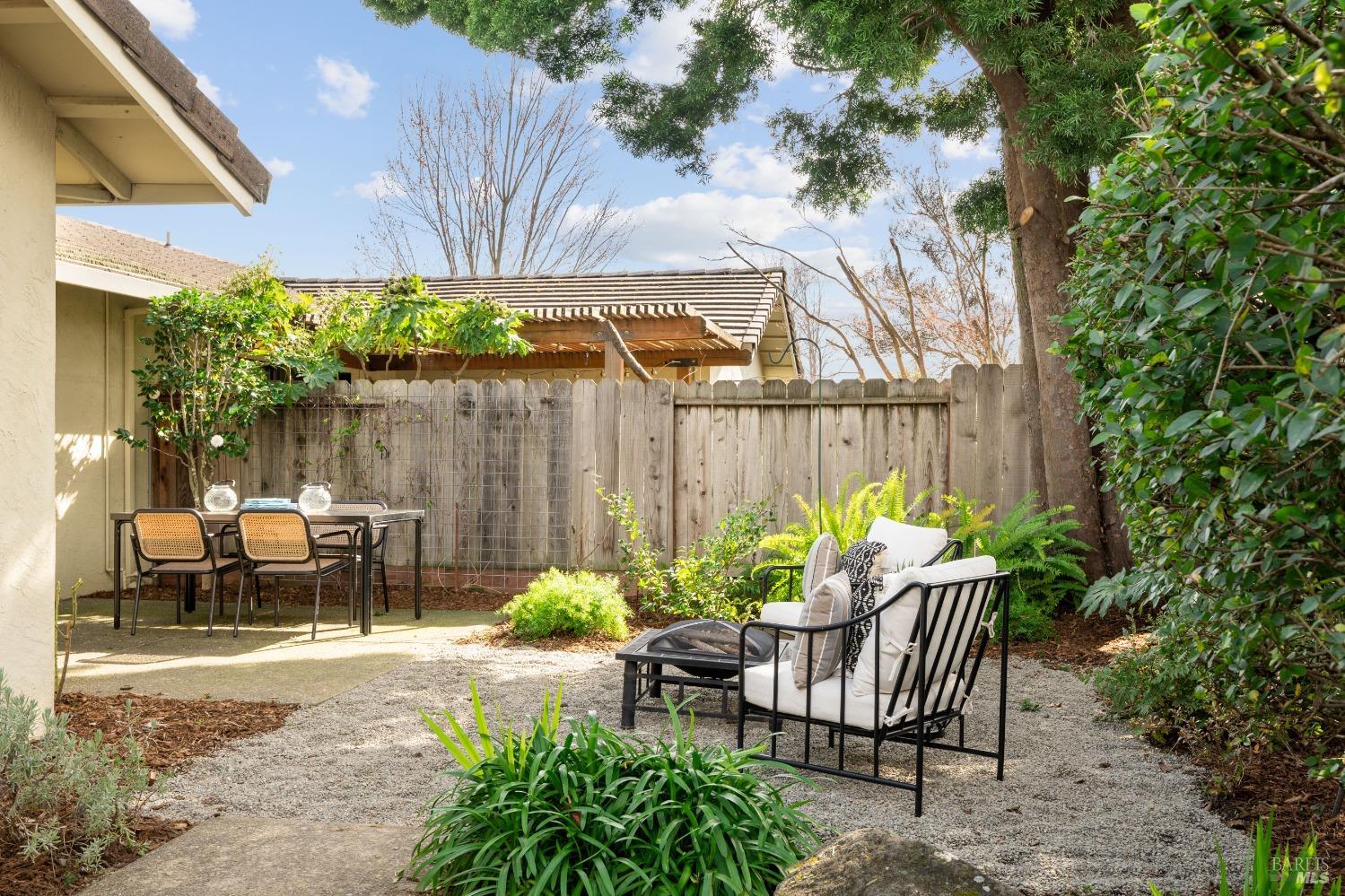 1638 San Vicente Avenue