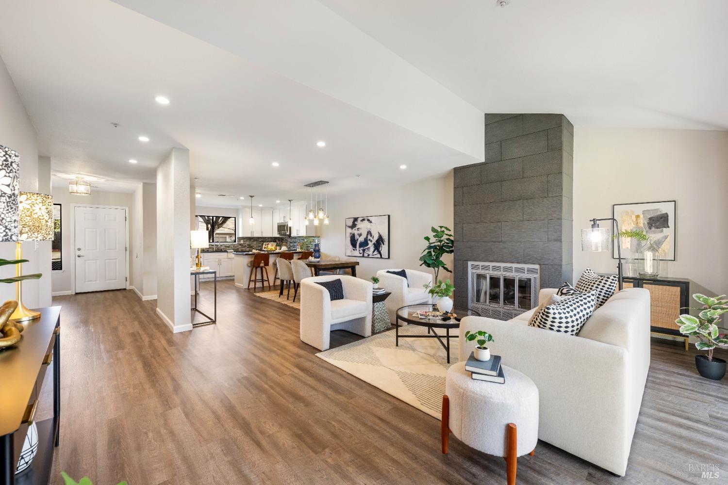 1638 San Vicente Avenue