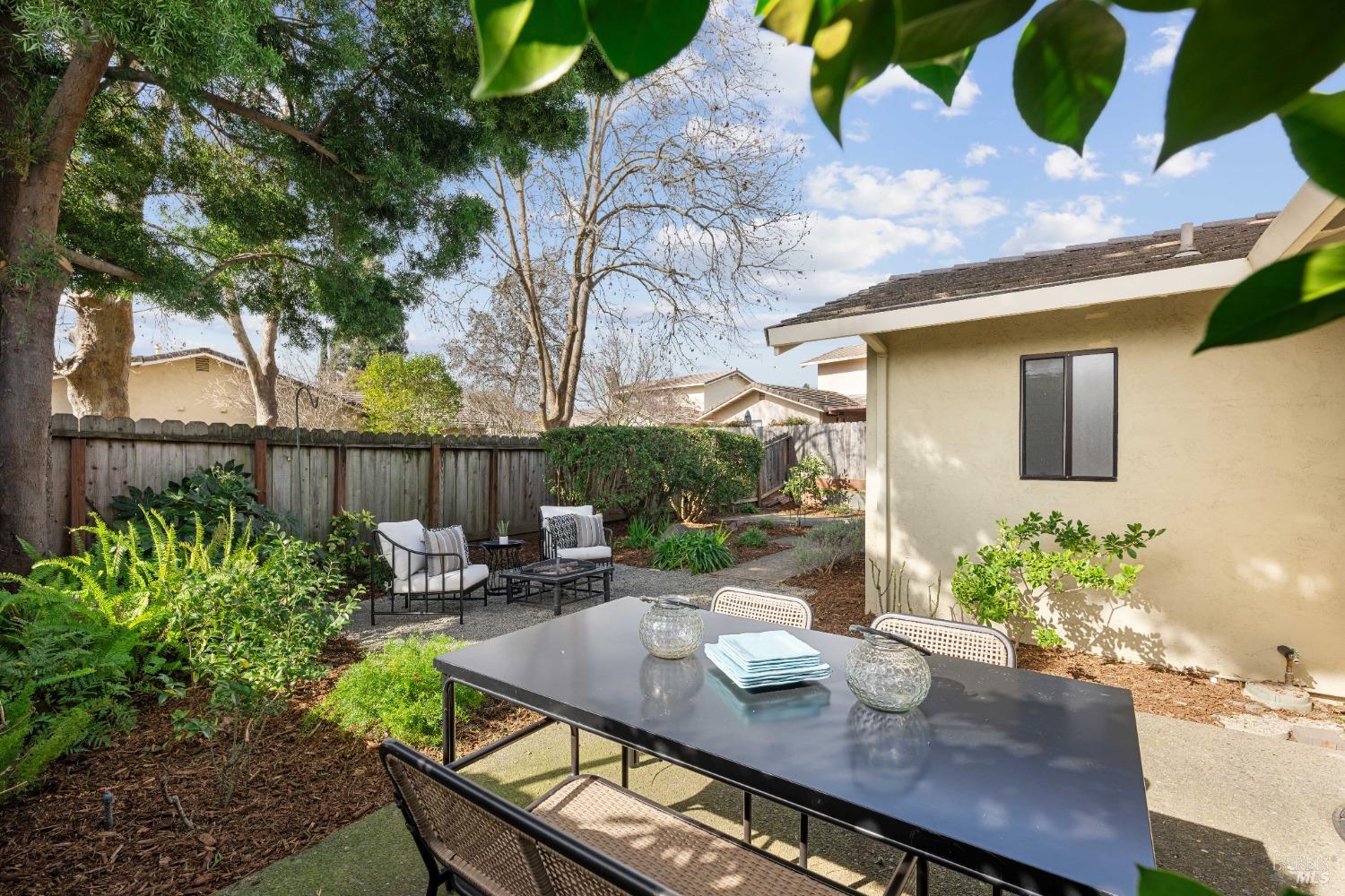 1638 San Vicente Avenue