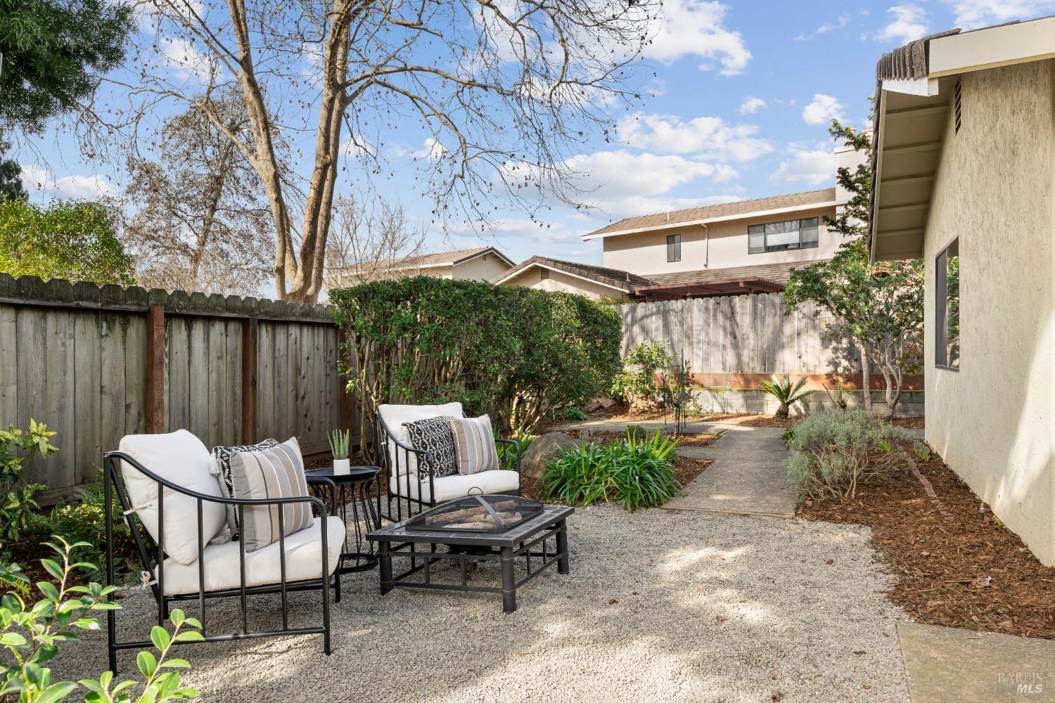 1638 San Vicente Avenue