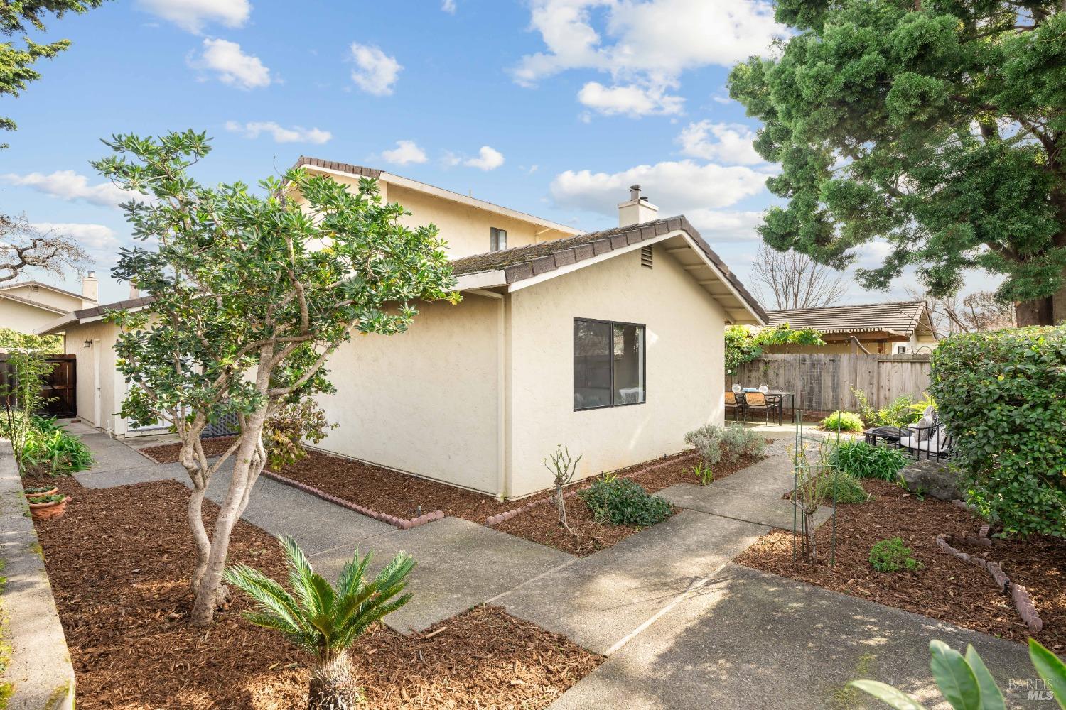 1638 San Vicente Avenue