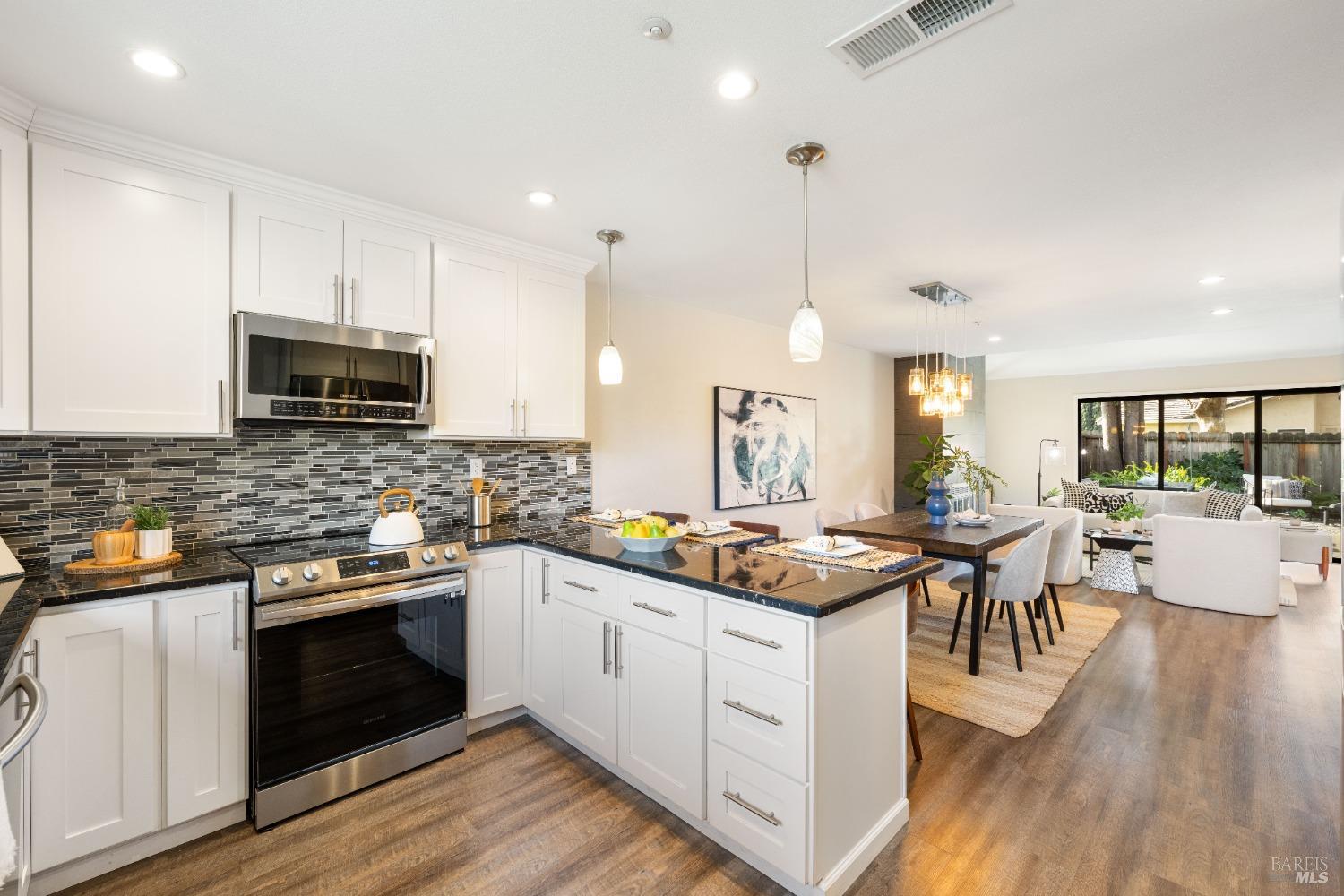 1638 San Vicente Avenue