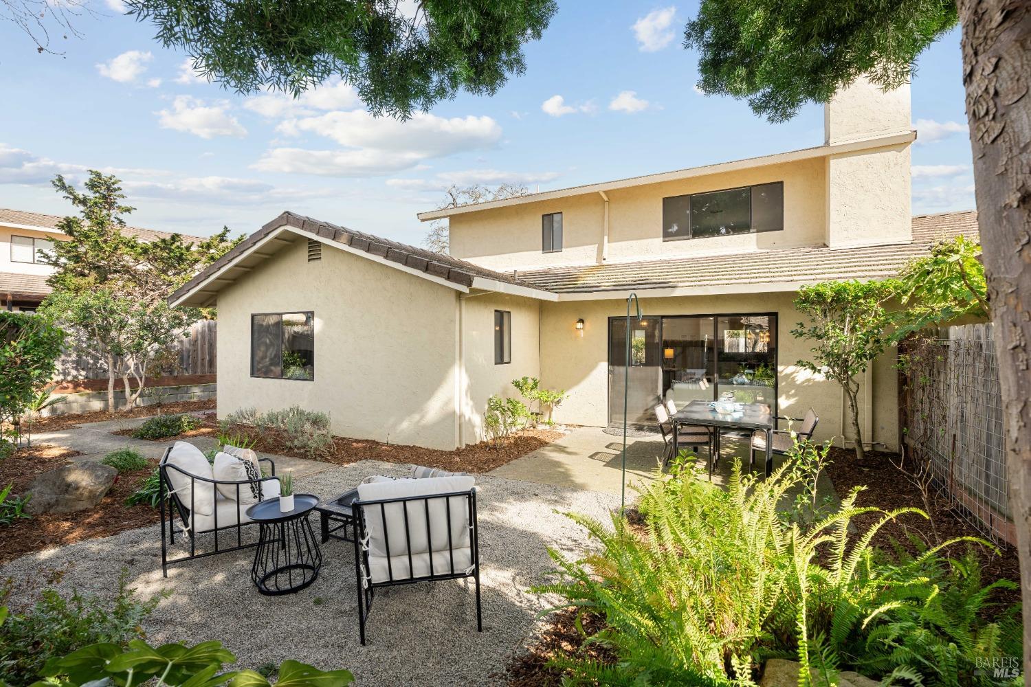 1638 San Vicente Avenue