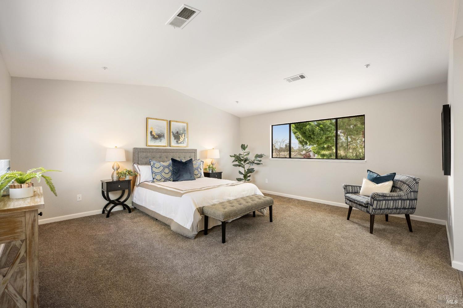 1638 San Vicente Avenue