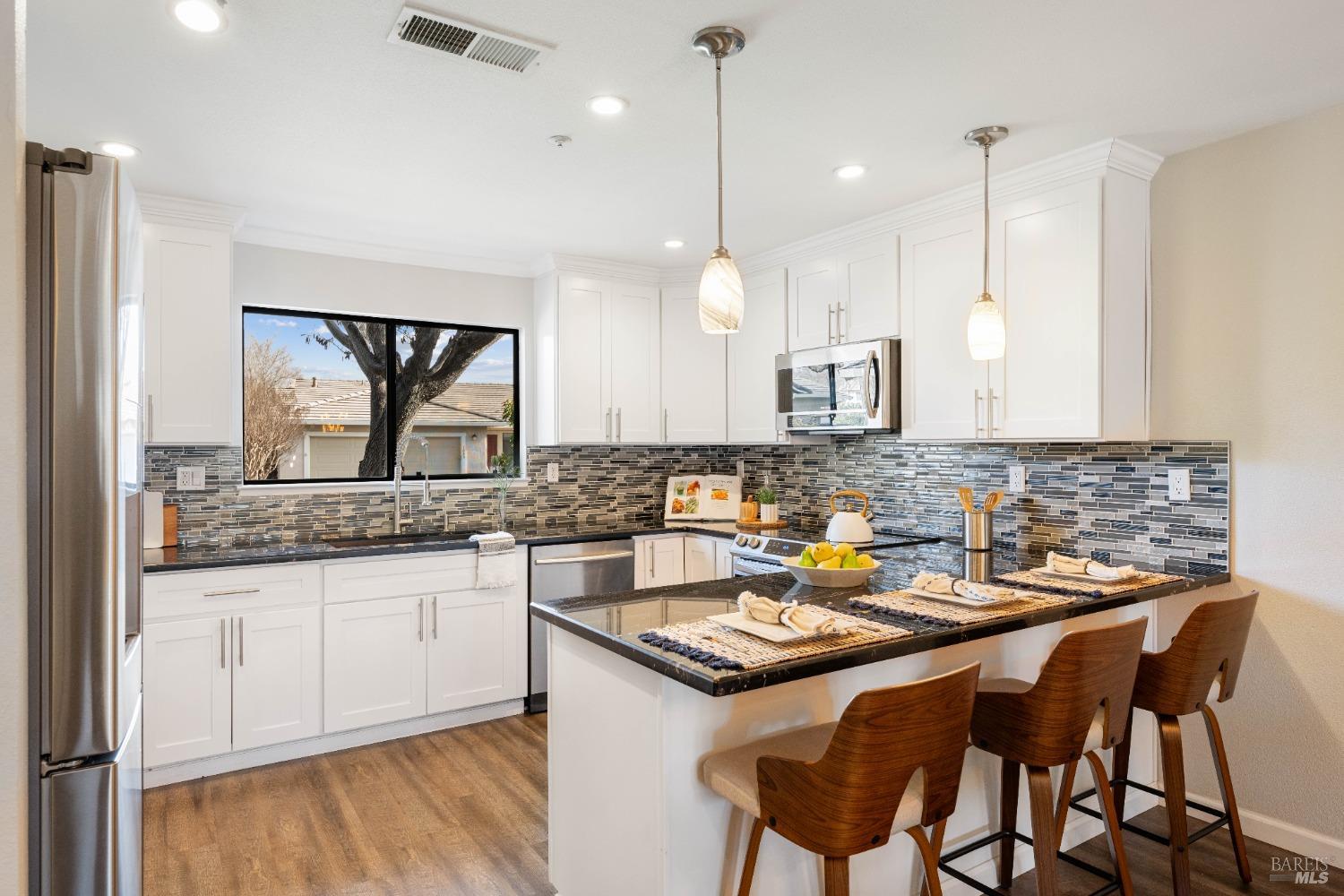 1638 San Vicente Avenue