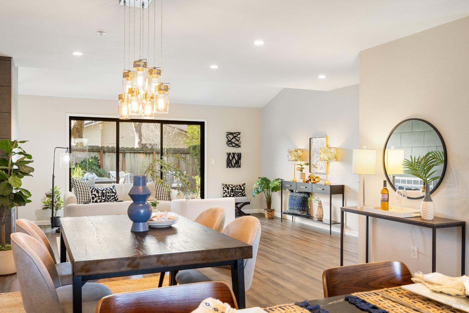 1638 San Vicente Avenue