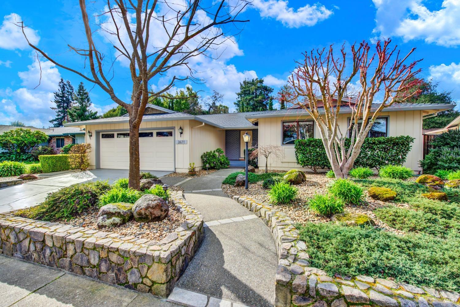 2671 W Pueblo Avenue