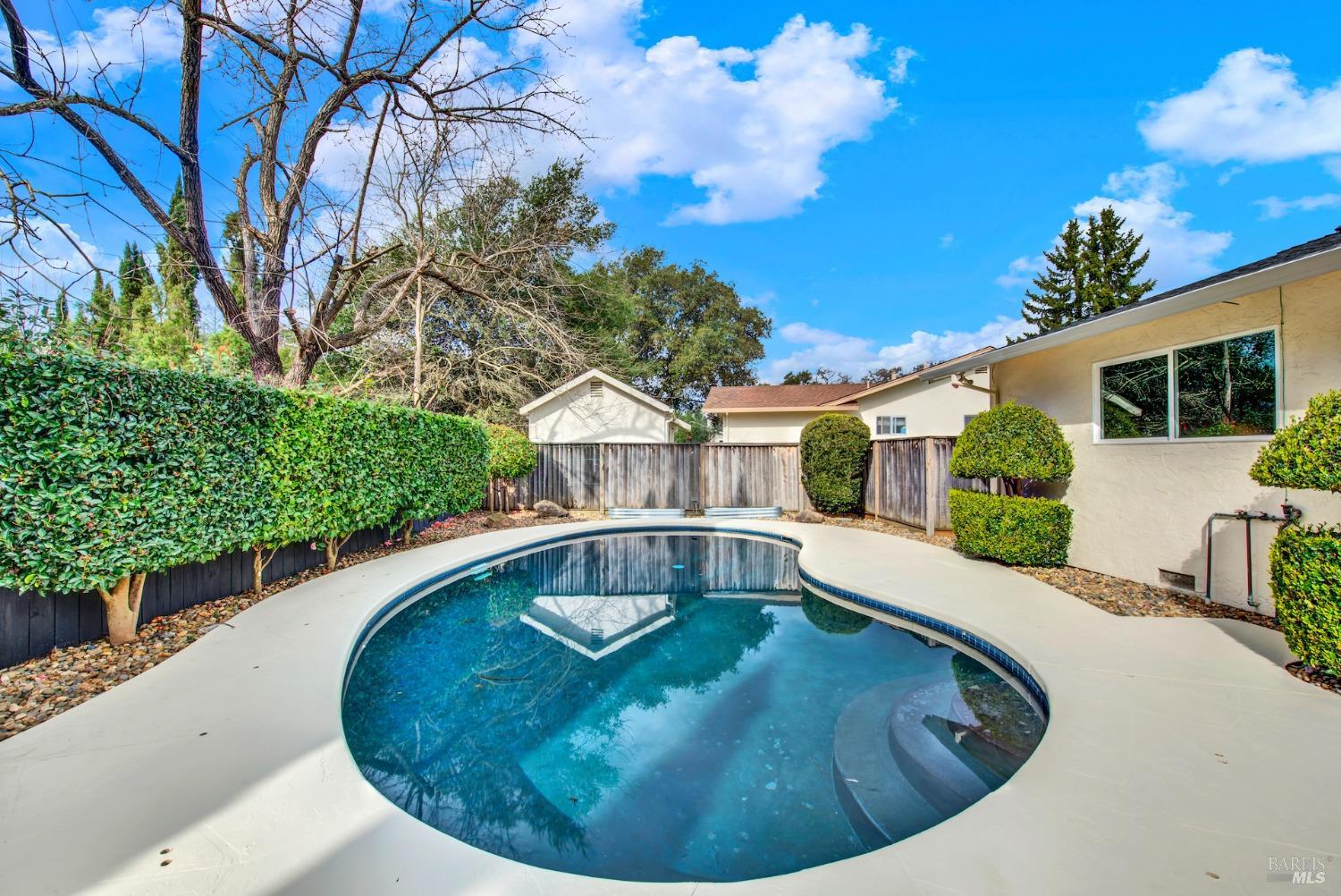 2671 W Pueblo Avenue