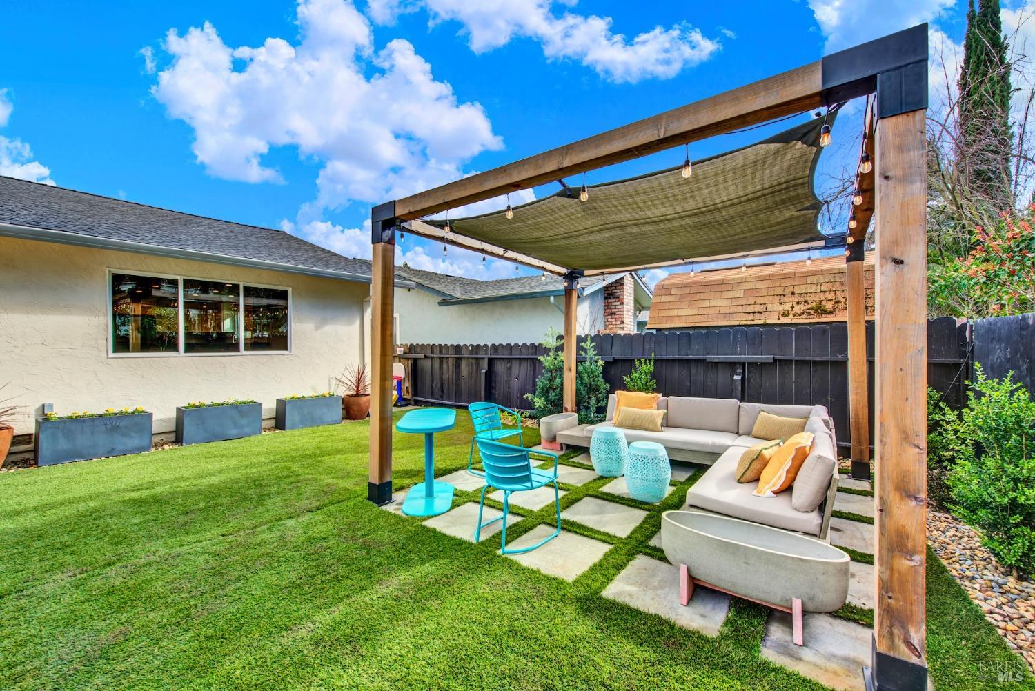 2671 W Pueblo Avenue