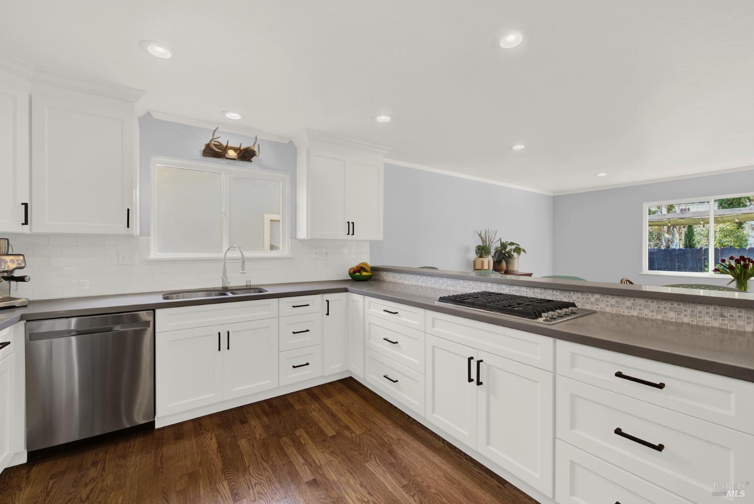 2671 W Pueblo Avenue