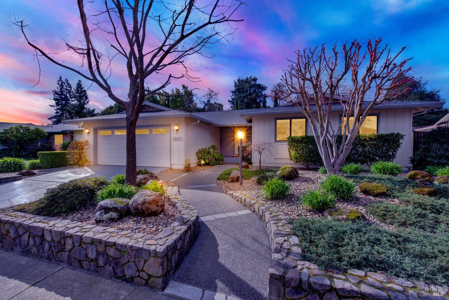 2671 W Pueblo Avenue