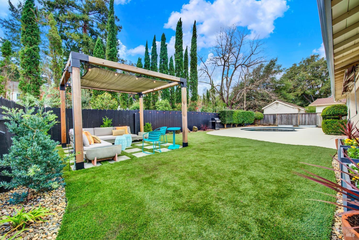 2671 W Pueblo Avenue