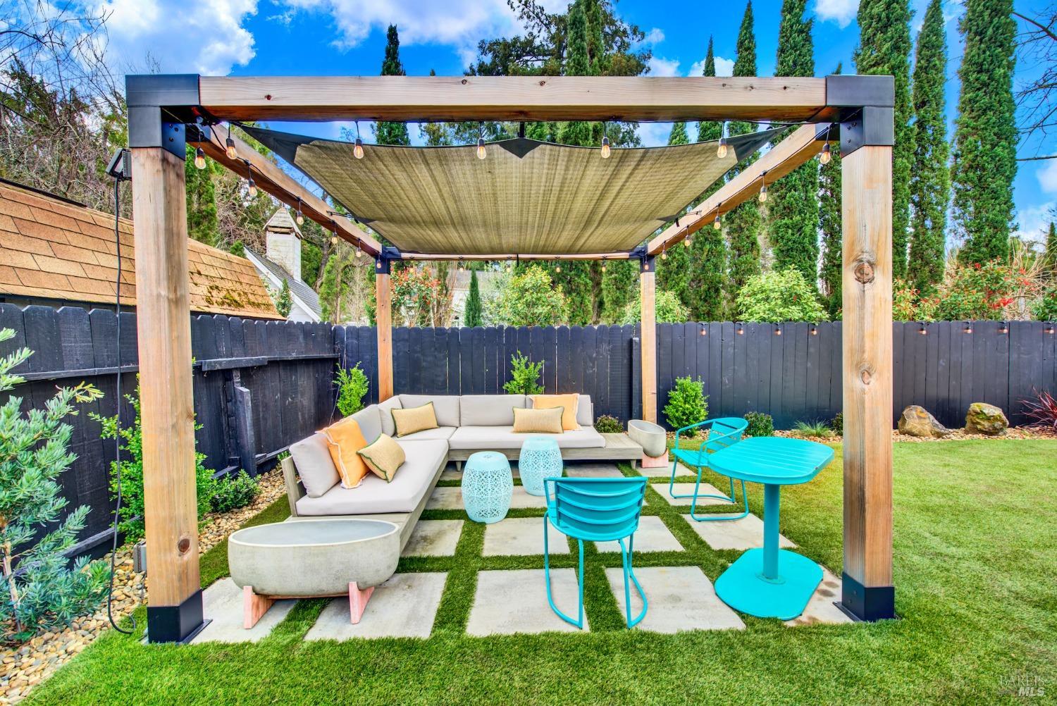 2671 W Pueblo Avenue