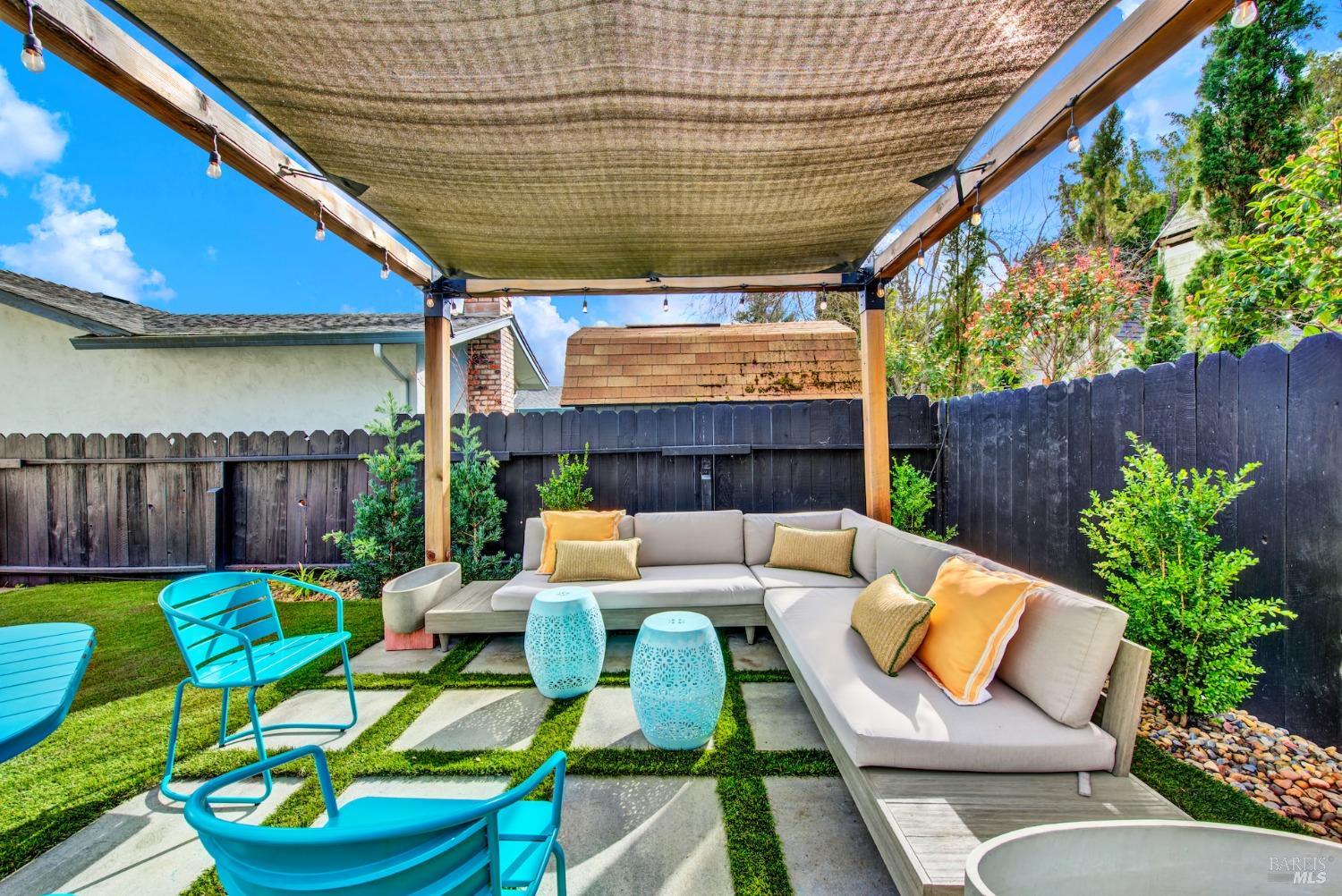 2671 W Pueblo Avenue