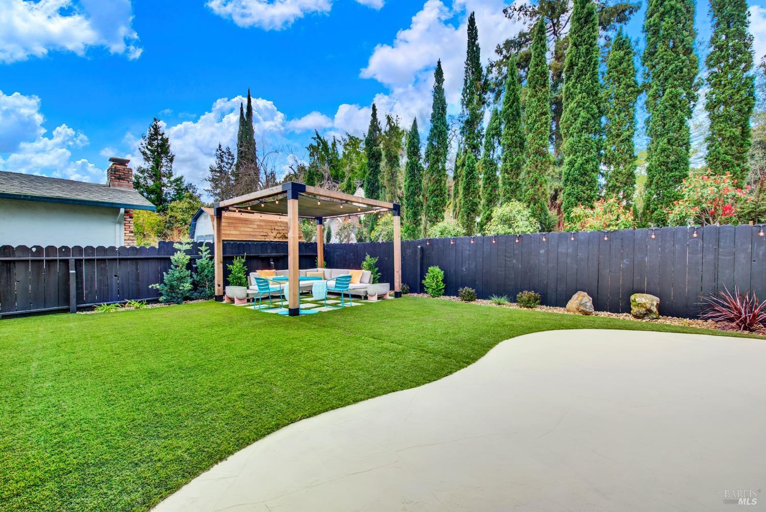 2671 W Pueblo Avenue