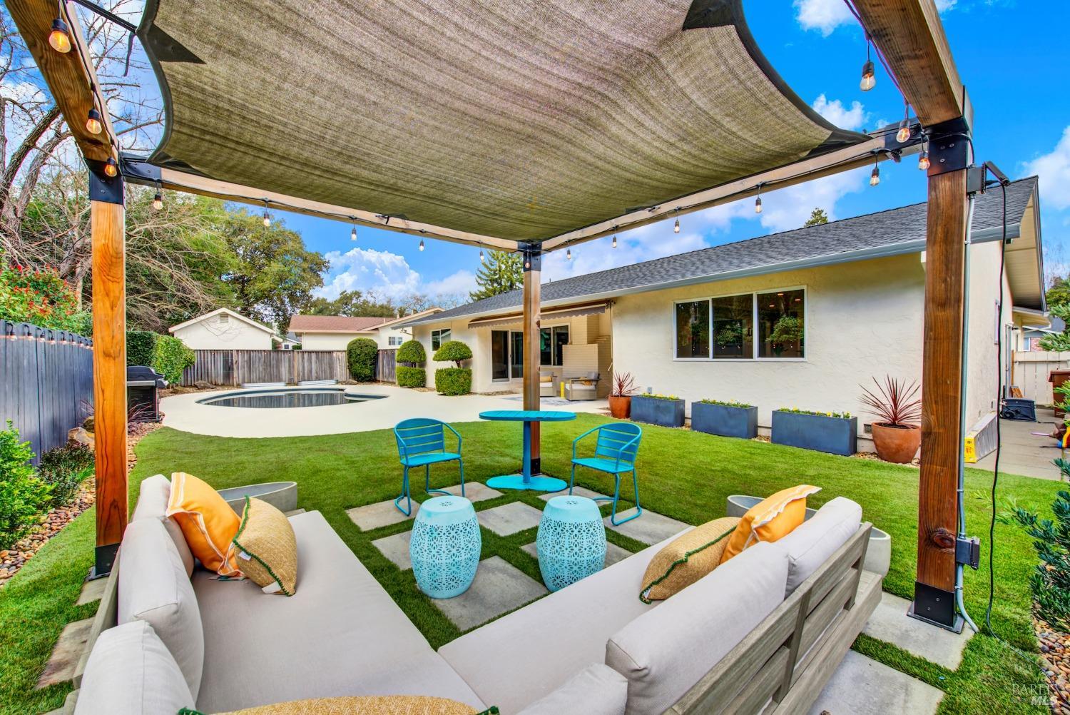 2671 W Pueblo Avenue