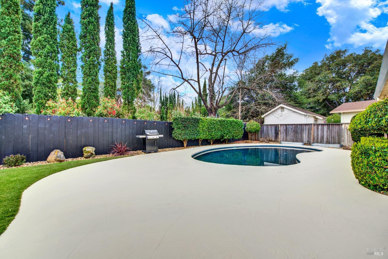 2671 W Pueblo Avenue