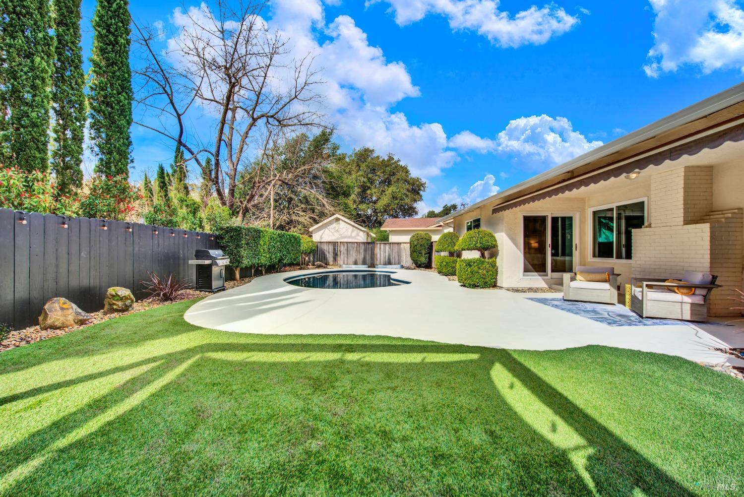 2671 W Pueblo Avenue