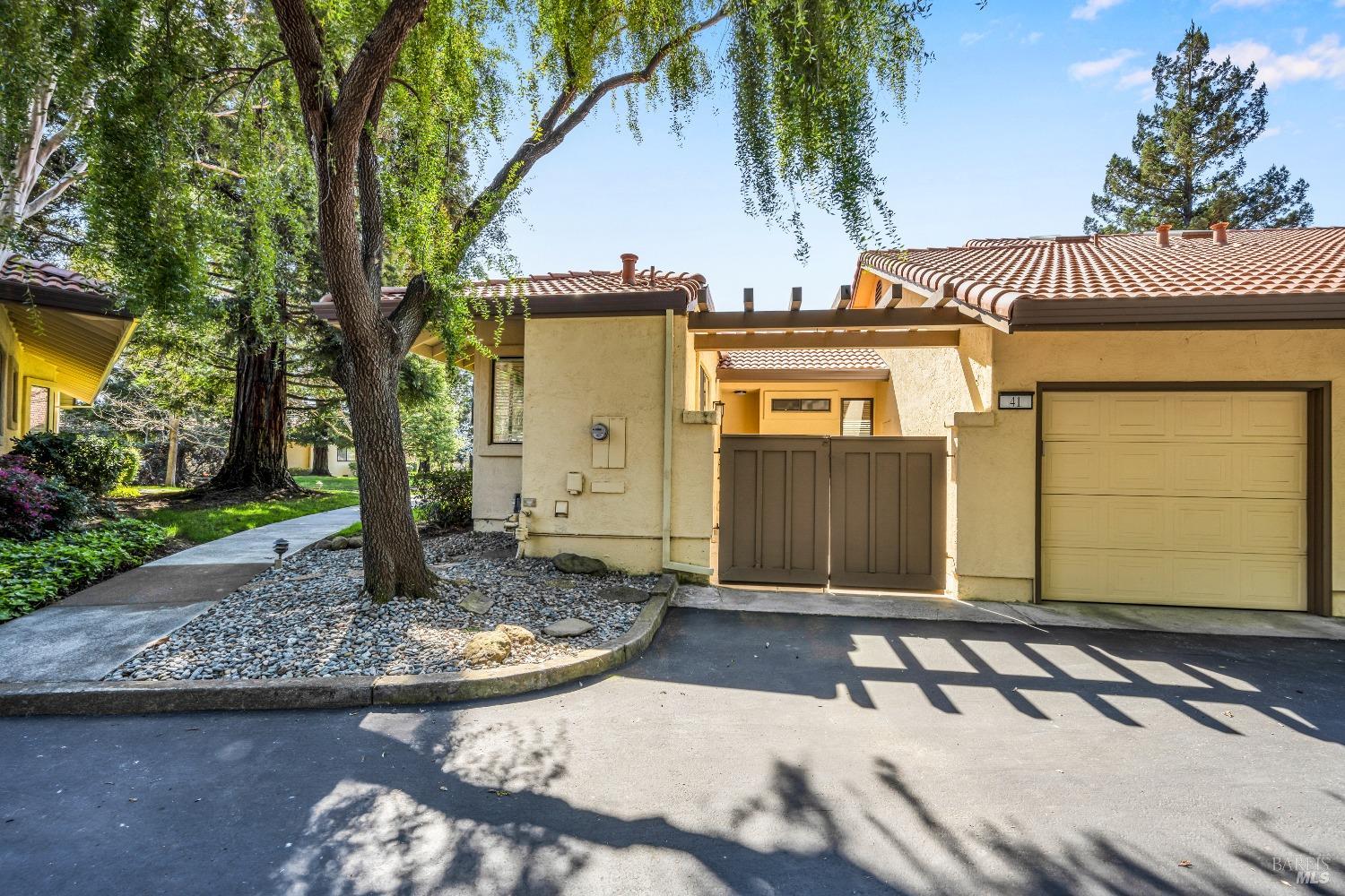 41 Fountain Grove Cir