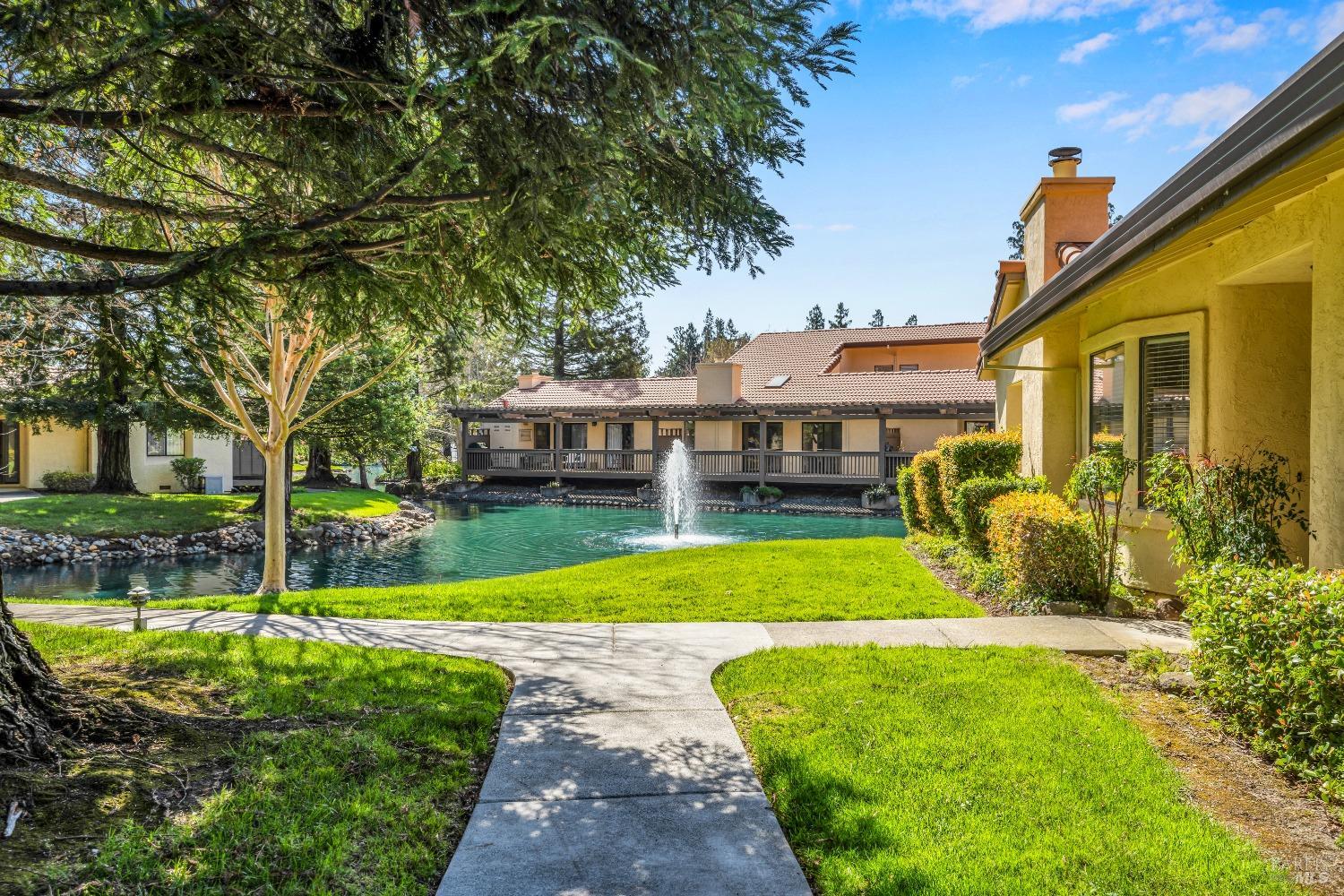 41 Fountain Grove Cir