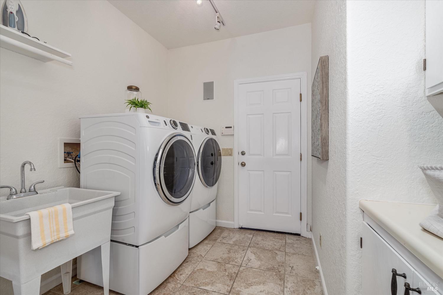 1190 River Park Blvd