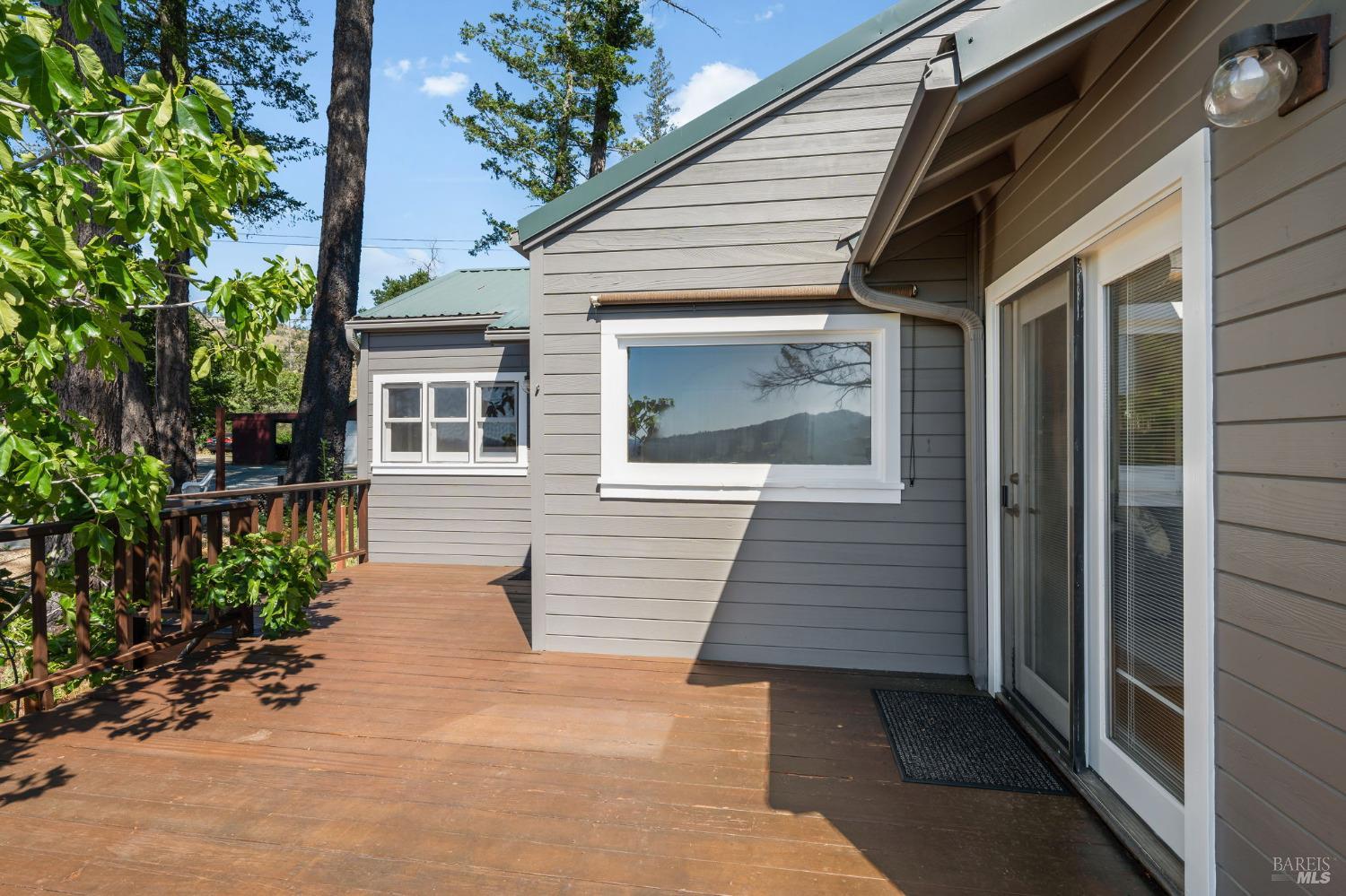 566 Community Hall Ln