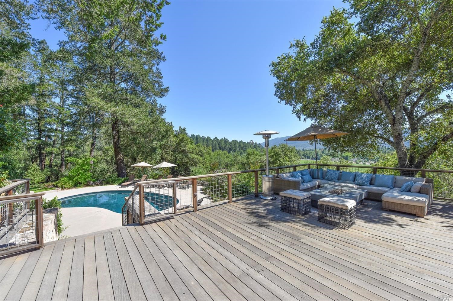 512 Meadowood Ln