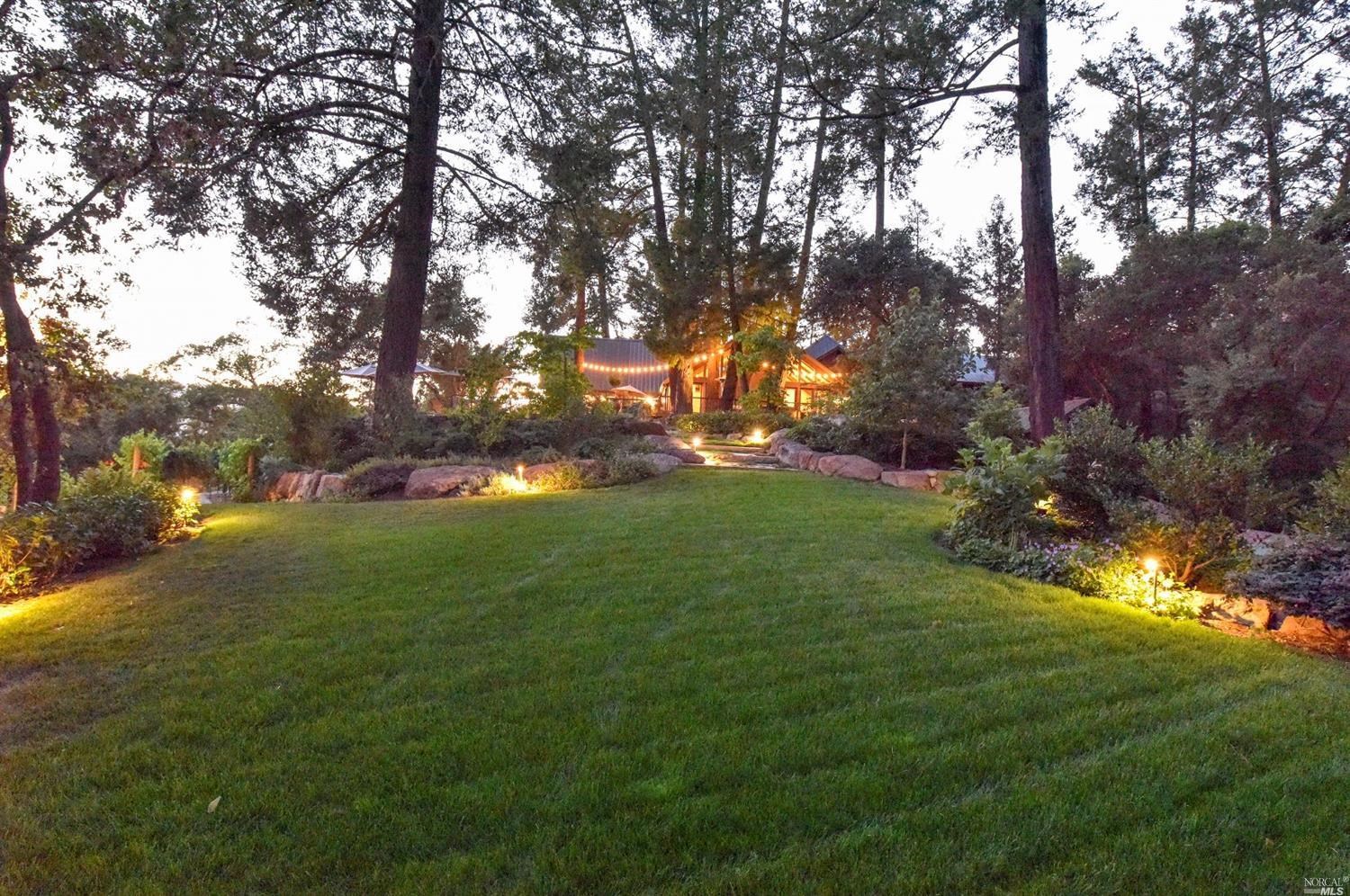 512 Meadowood Ln