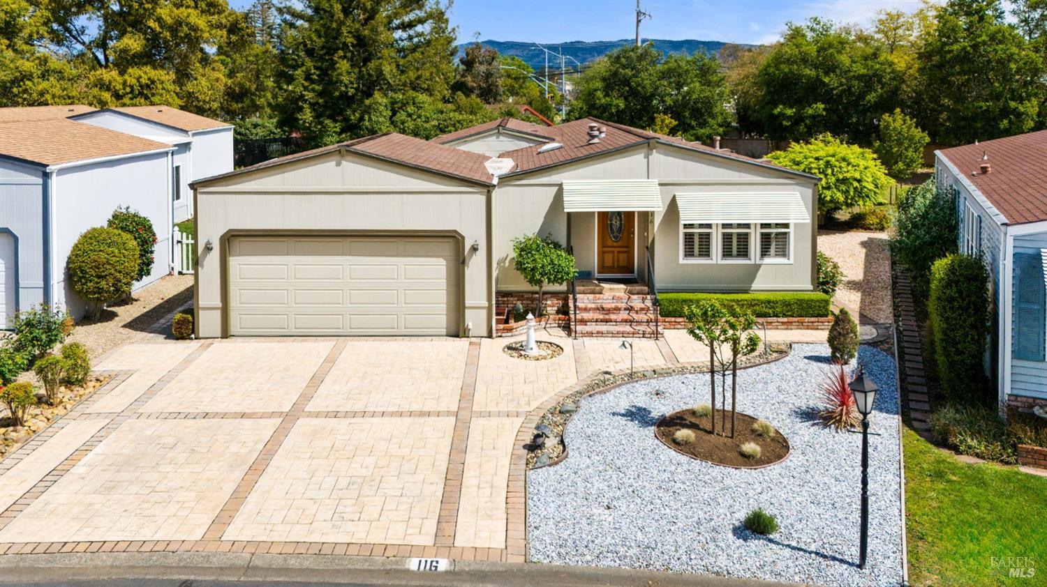 116 Falcon Crest Cir