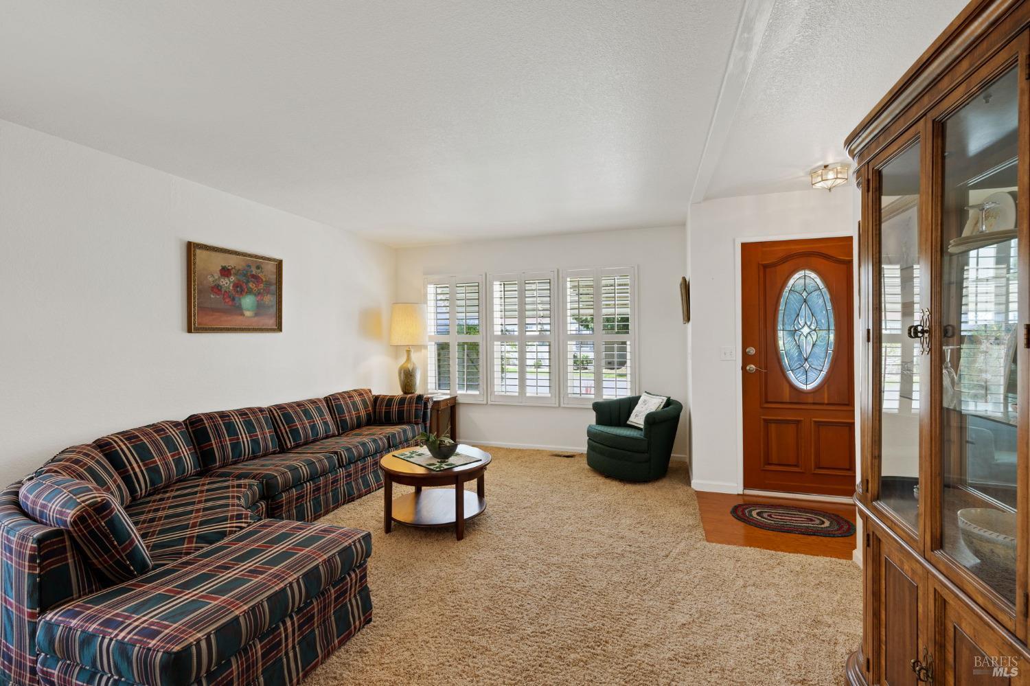 116 Falcon Crest Cir