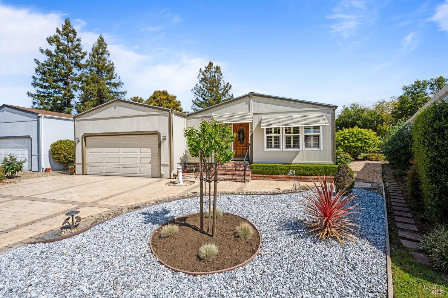 116 Falcon Crest Cir