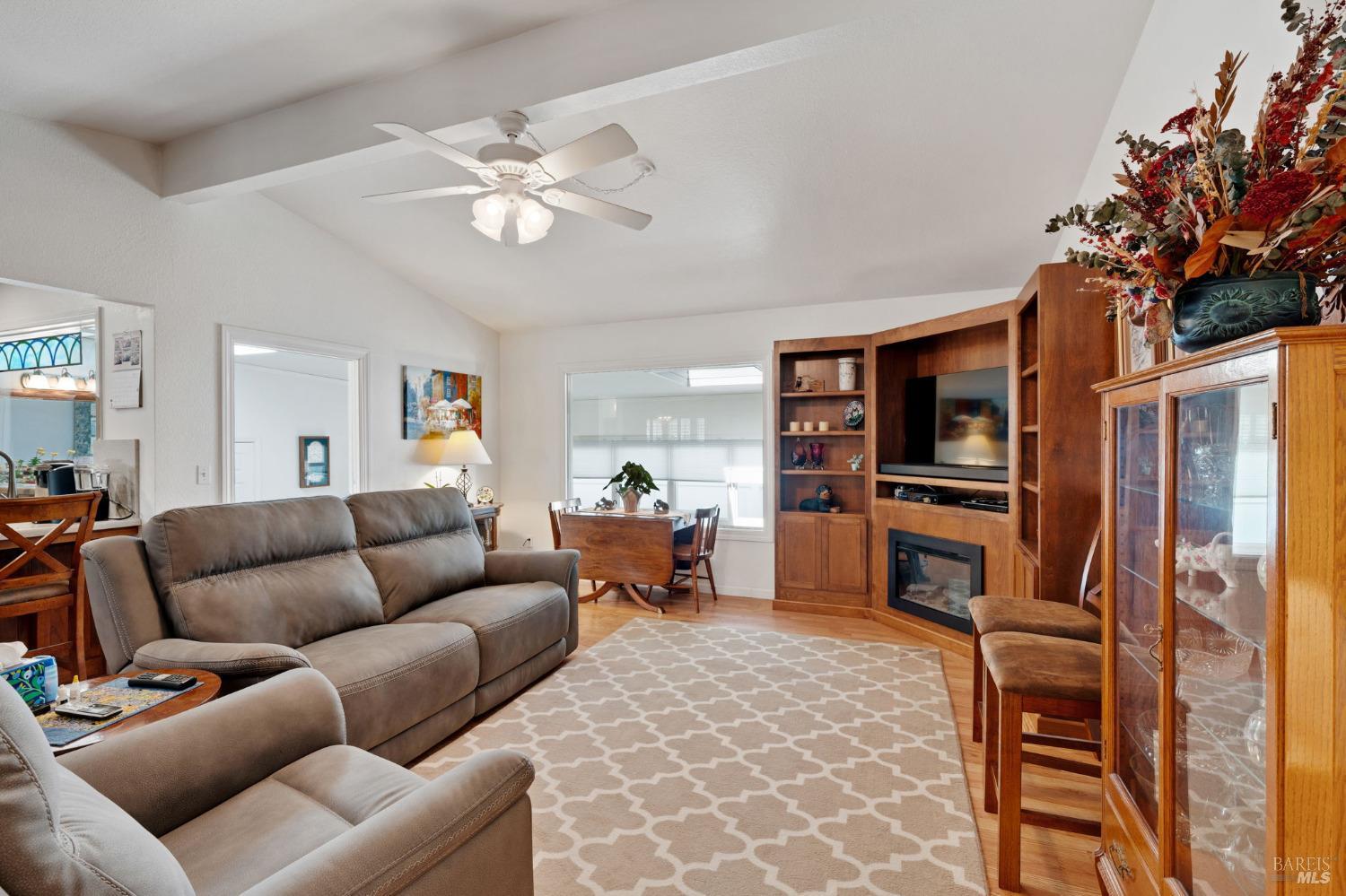 116 Falcon Crest Cir