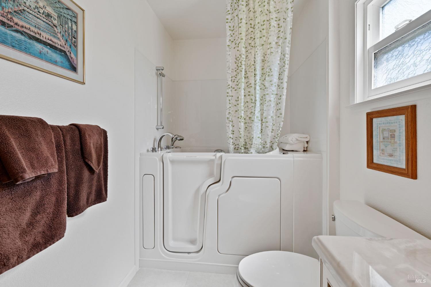 116 Falcon Crest Cir