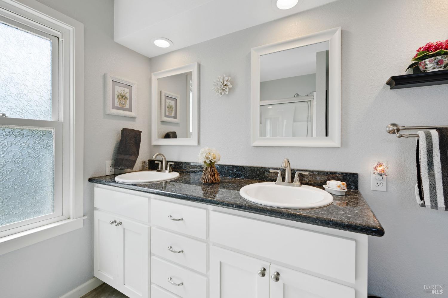 116 Falcon Crest Cir