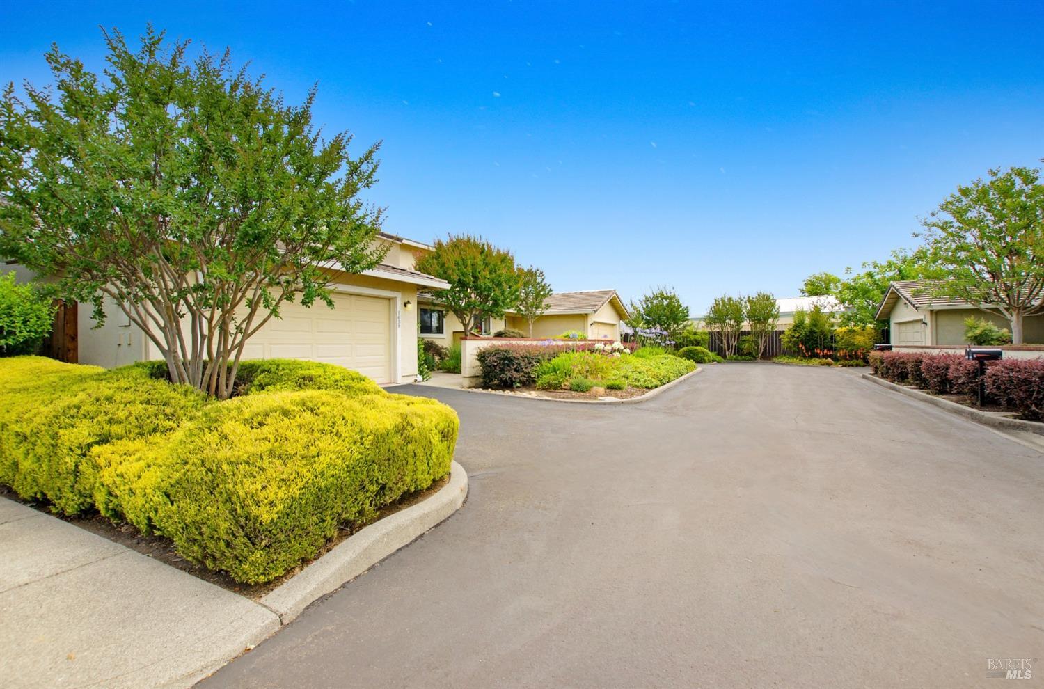 1627 San Vicente Ave