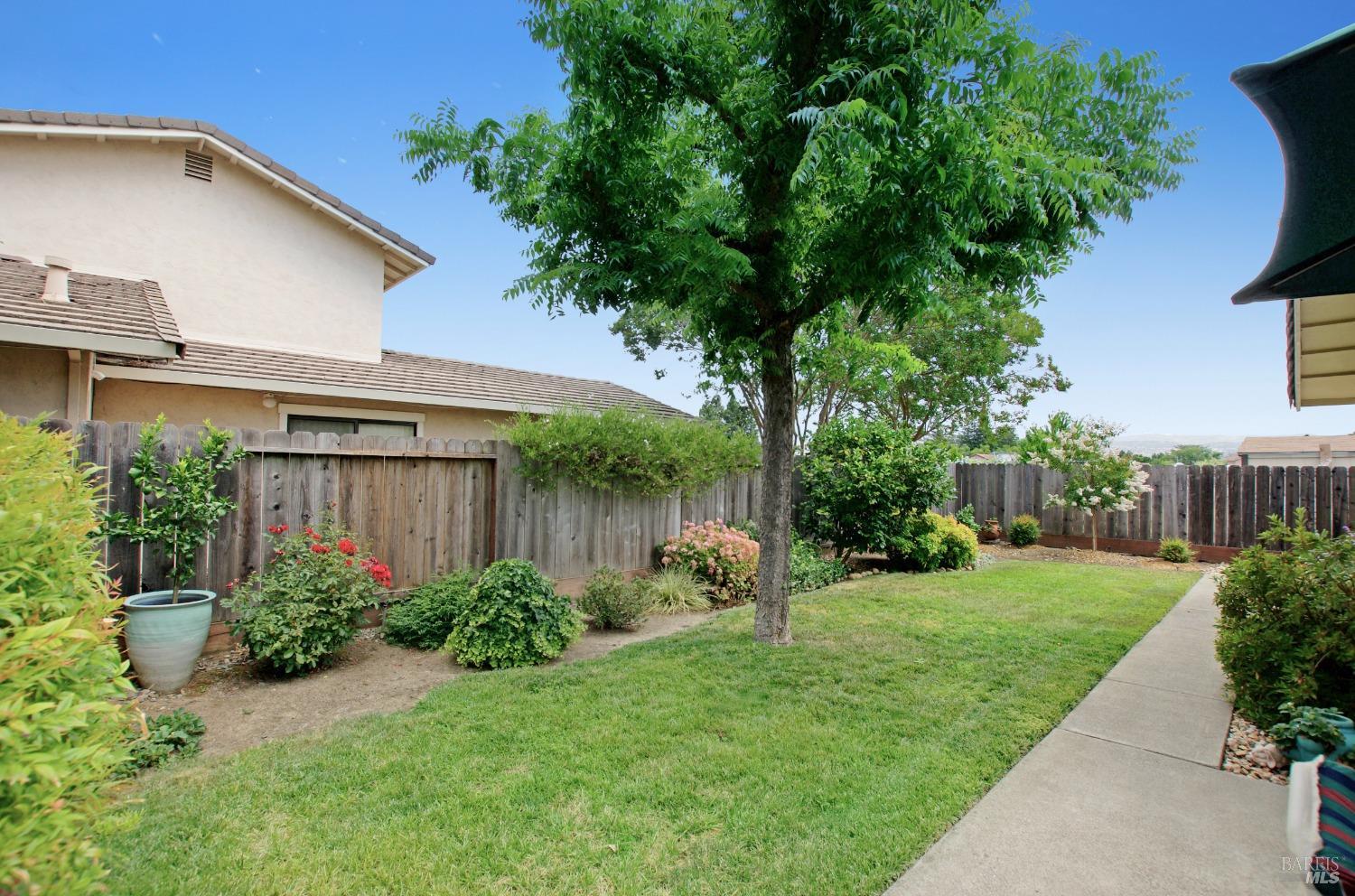 1627 San Vicente Ave