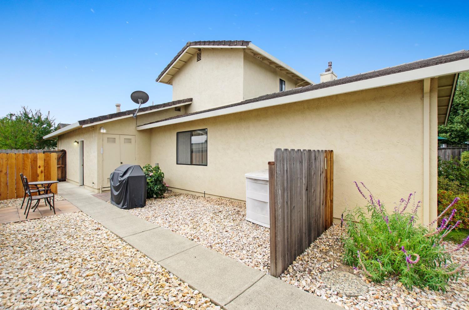 1627 San Vicente Ave